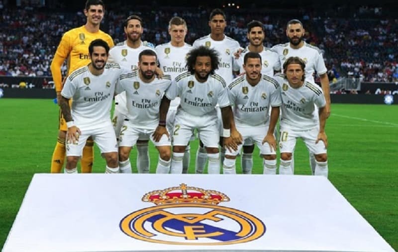 Los Blancos là biệt danh thân mật của đội bóng kinh điển Real Madrid. Ngoài cái tên quen thuộc, câu lạc bộ còn được gọi với nhiều tên khác như Los Merengues, Los Vikingos hay Con Quỷ. Với truyền thống lâu đời và thành tích nổi bật, Real Madrid đã trở thành biểu tượng của bóng đá Tây Ban Nha.